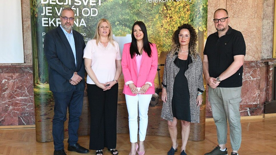 Održana tribina „Dečji svet je veći od ekrana“ u Nišu u organizaciji Telekoma Srbija